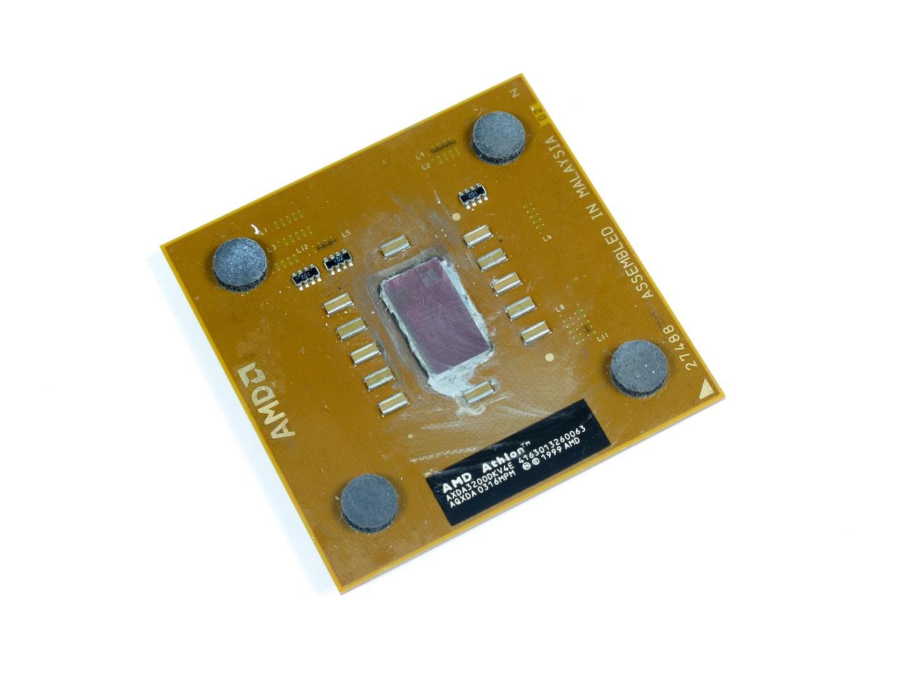 [28/06/2011] Platz	6	:	Athlon XP 3200+	46	Stimmen;	5.6%	///Athlon XP 3200+: Das Flaggschiff der XP-Ära läuft am oberen Limit und muss sich den Pentium 4 beugen - bis AMD dann im Herbst 2003 den 