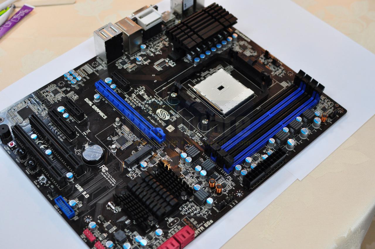 [03/06/2011] AMD: Bulldozer-Chipsätze für AM3+-Mainboards vorgestellt (3)