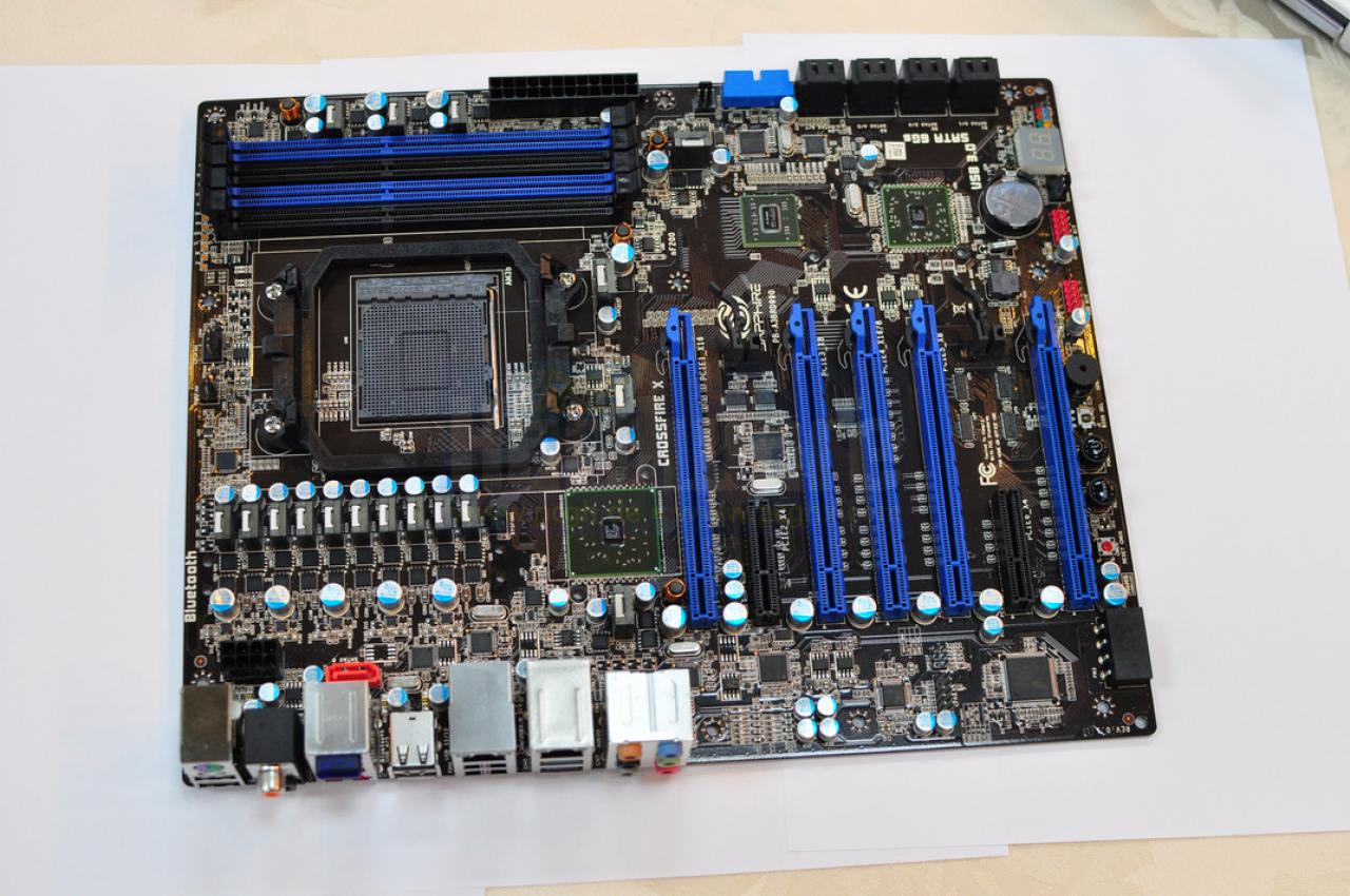 [03/06/2011] AMD: Bulldozer-Chipsätze für AM3+-Mainboards vorgestellt (10)