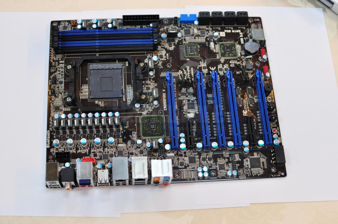 [03/06/2011] AMD: Bulldozer-Chipsätze für AM3+-Mainboards vorgestellt (11)