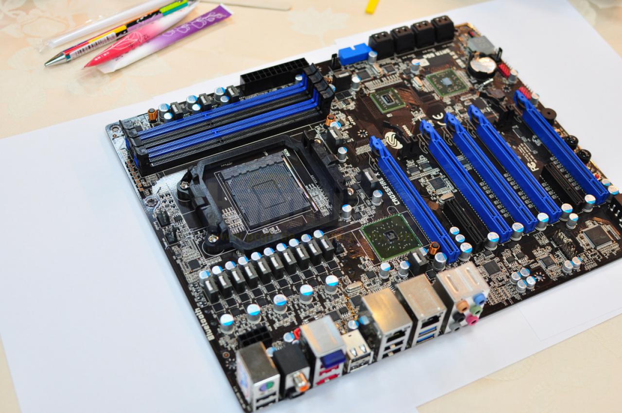 [03/06/2011] AMD: Bulldozer-Chipsätze für AM3+-Mainboards vorgestellt (12)