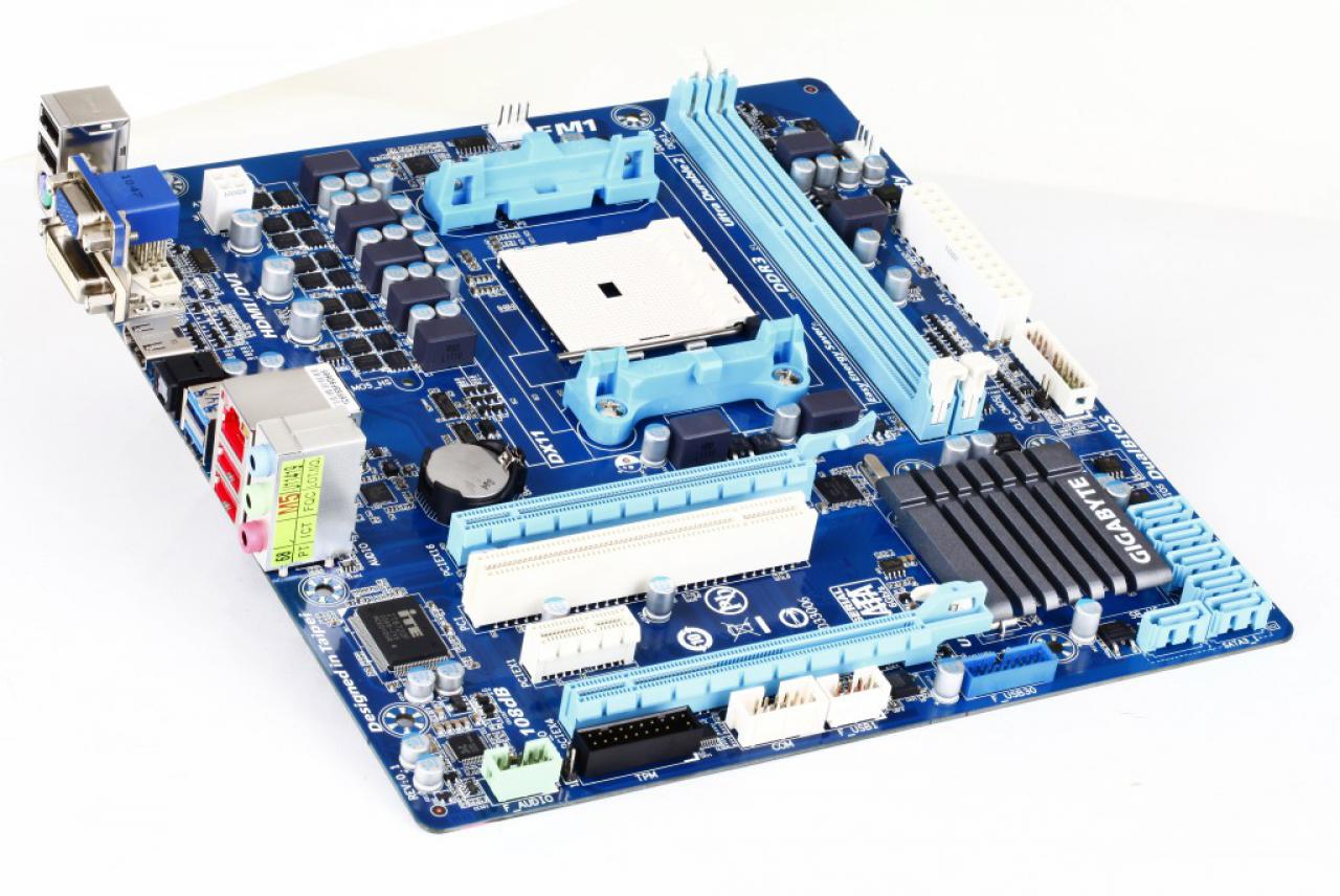 [27/06/2011] Gigabyte A75M D2H 03