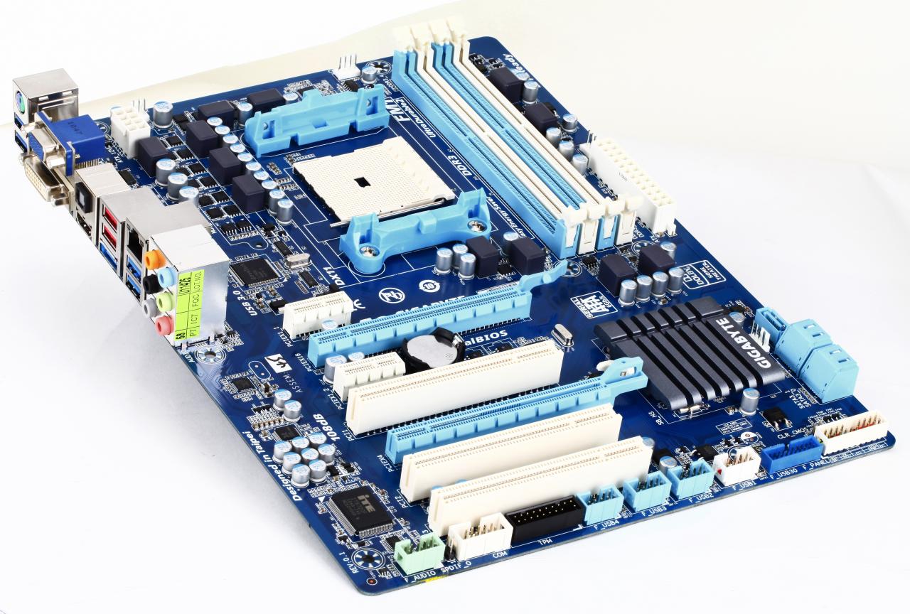 [27/06/2011] Gigabyte A75M D2H 01 (3)