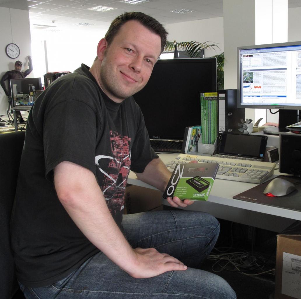[10/06/2011] Carsten freut sich über die neue SSD ...