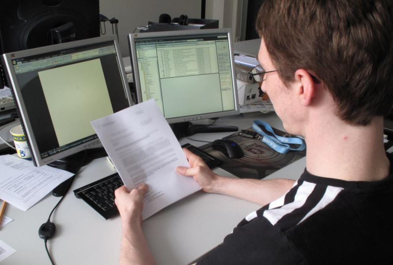 [17/06/2011] Kollege Andreas Link prüft neue Bewerbungen für Praktikumsplätze - haben Sie sich schon beworben? 