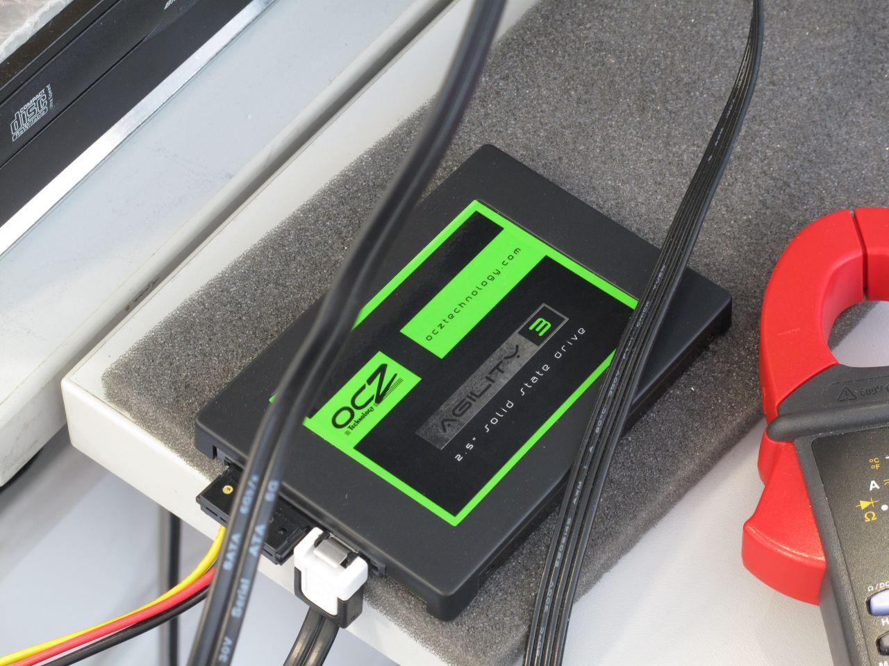 [17/06/2011] Bei Carsten Spille am Platz findet man immer wieder die schnellsten SSDs vor.