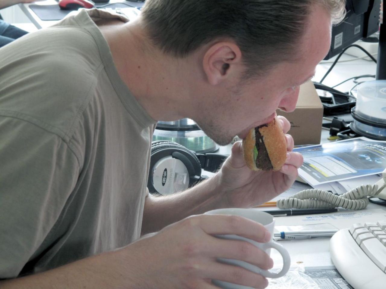 [17/06/2011] Das hat wirklich niemand erwartet: Selbst Redakteure haben Zeit zum Essen. 