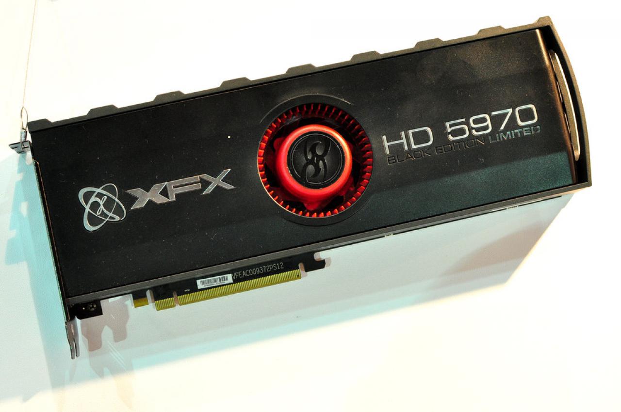 [04/06/2011] XFX Radeon HD5970 4GB Custom 01