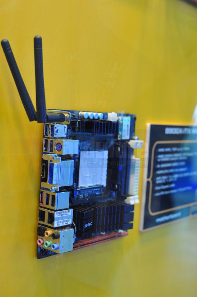 [02/06/2011] Computex: Zotac Z68 (5)