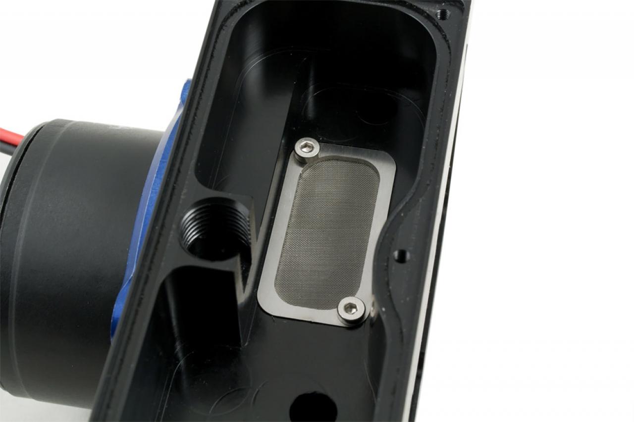 [12/06/2011] Aquacomputer Airplex Modularity System: Die Pumpenmodule enthalten vor der Ansaugöffnung der Pumpe einen Filter, der durch den Ausgleichsbehälter zugänglich ist.