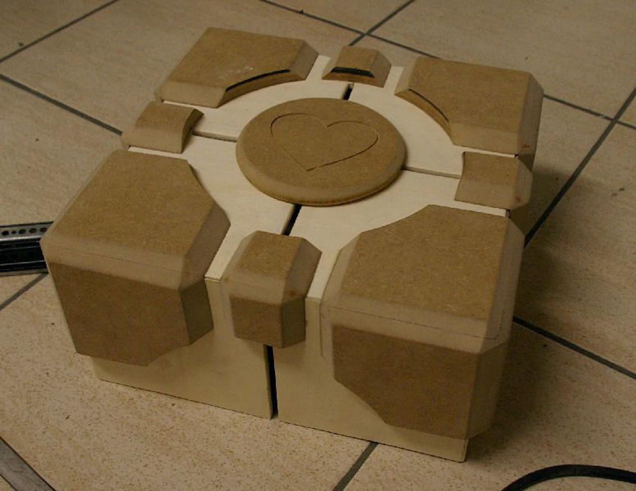[24/06/2011] Motorisierte Fan-Casemod zu Portal 2: Ein Geschenk von GLaDOS (28)