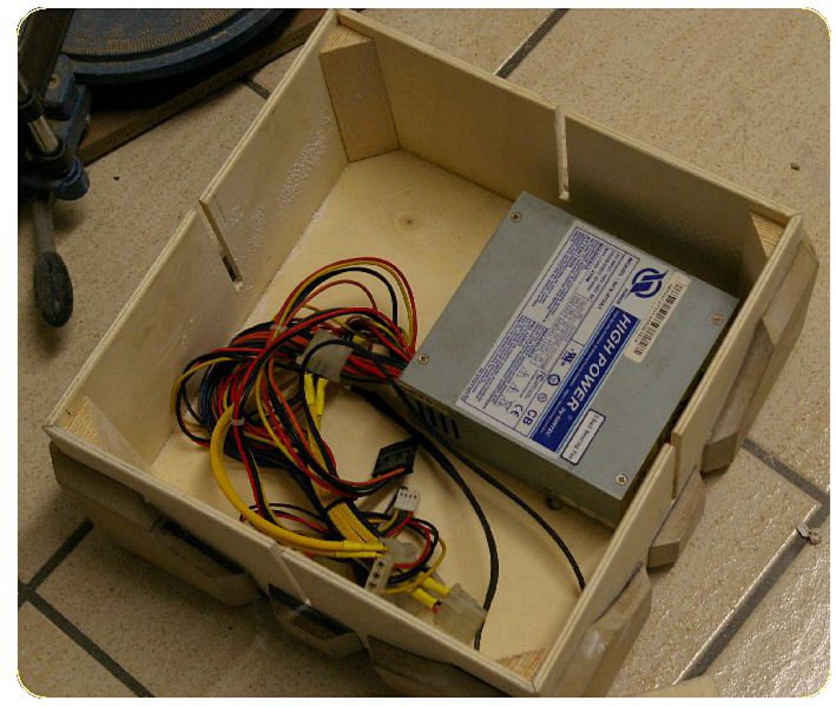 [24/06/2011] Motorisierte Fan-Casemod zu Portal 2: Ein Geschenk von GLaDOS (42)