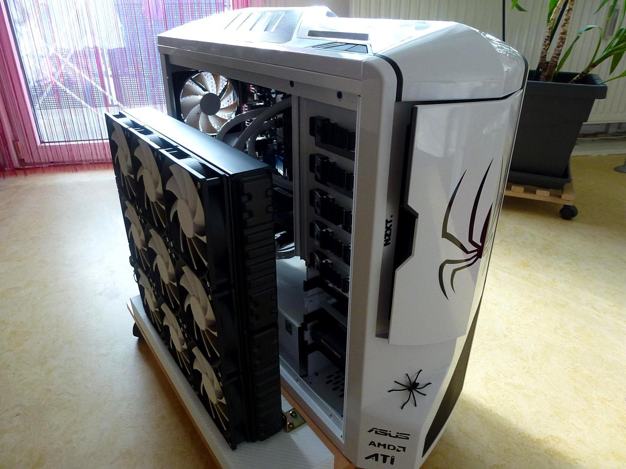 [17/06/2011] Pfui Spinne: Casemod mit vielen Krabbeltieren (1)