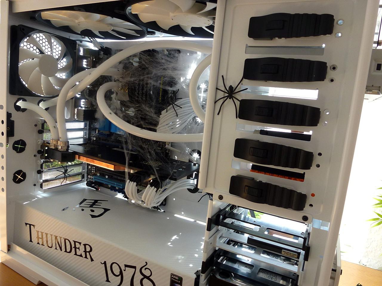 [17/06/2011] Pfui Spinne: Casemod mit vielen Krabbeltieren (5)