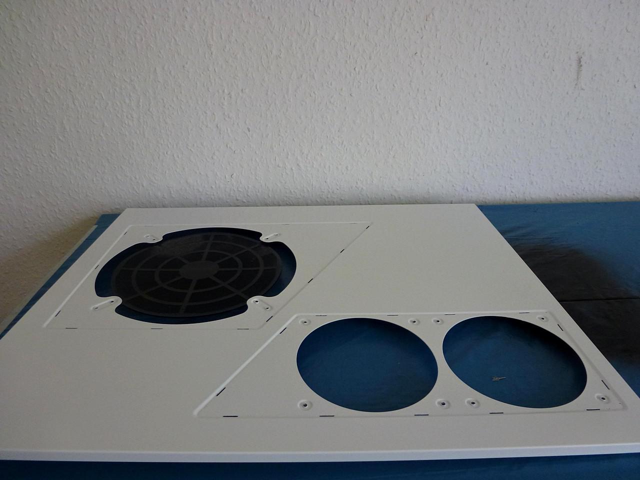 [17/06/2011] Pfui Spinne: Casemod mit vielen Krabbeltieren (24)