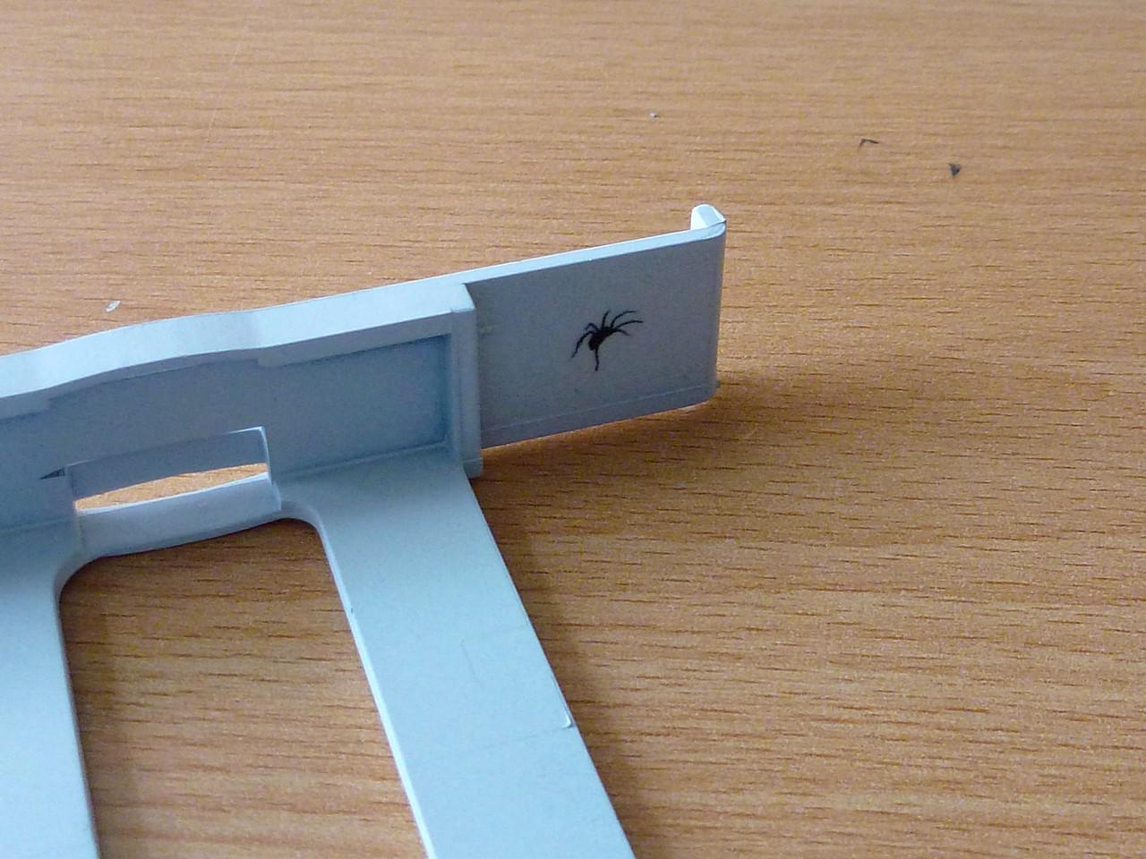 [17/06/2011] Pfui Spinne: Casemod mit vielen Krabbeltieren (30)