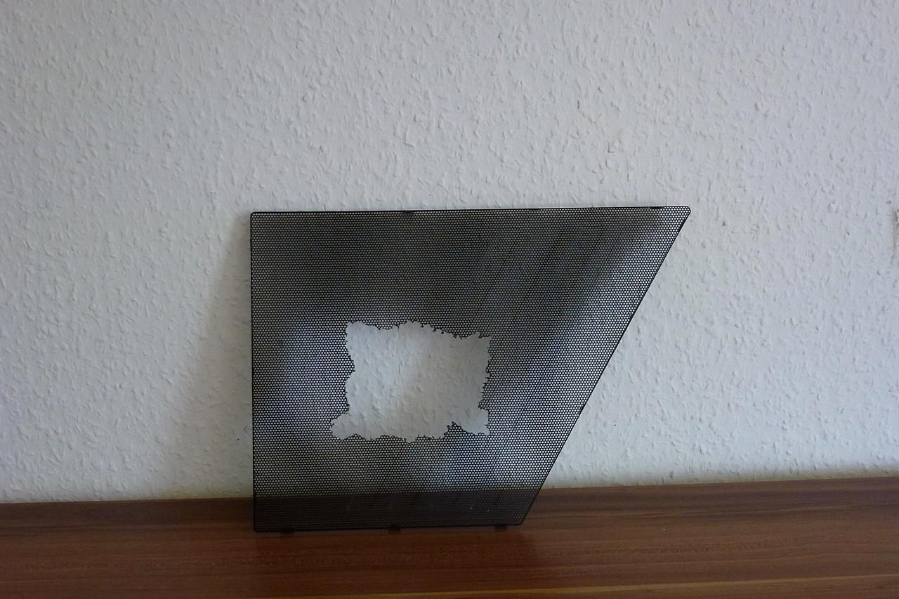 [17/06/2011] Pfui Spinne: Casemod mit vielen Krabbeltieren (37)