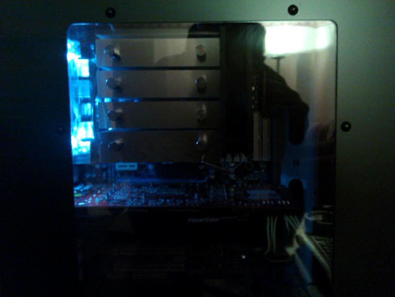 [17/06/2011] Shark: Lochblech, Sleeving und Beleuchtung von einem Casemod-Neuling (4)