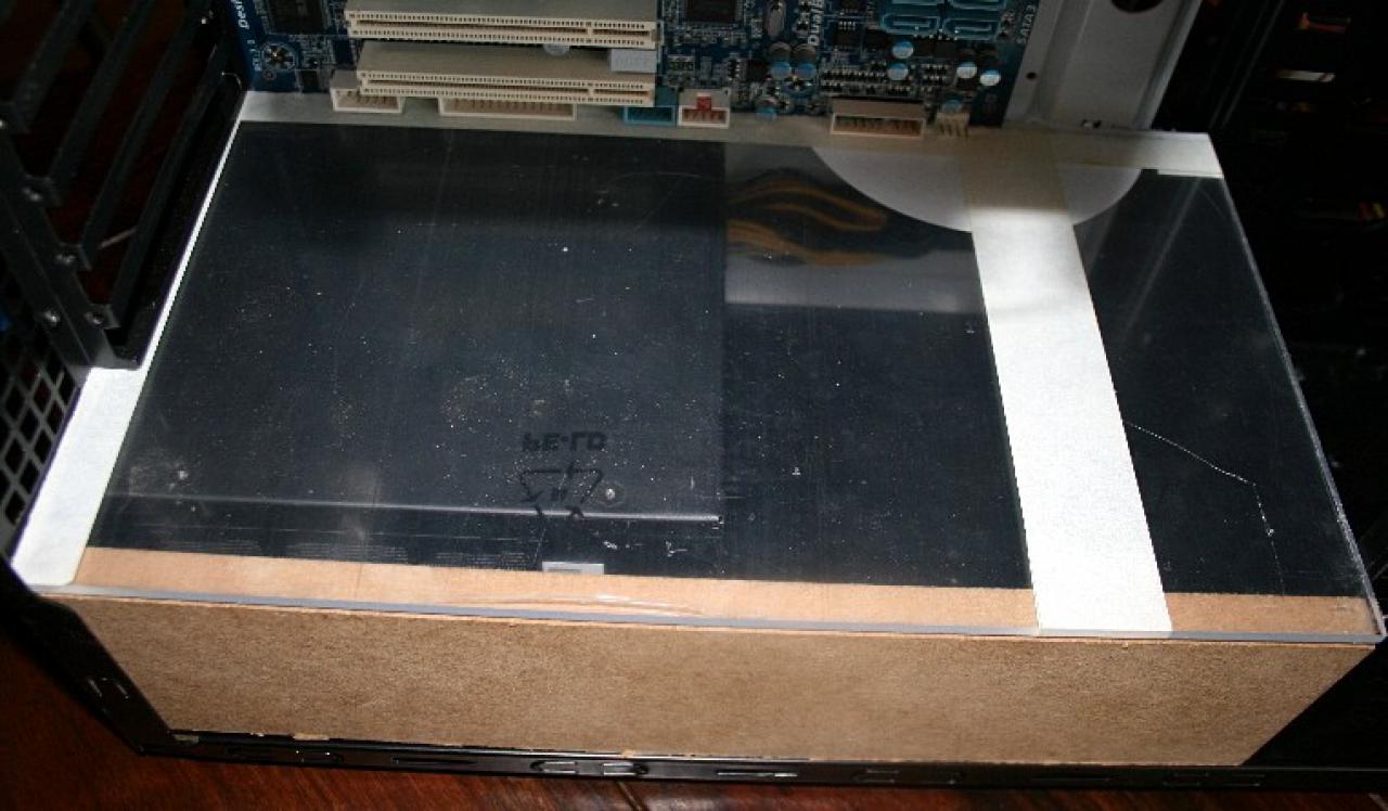 [17/06/2011] Shark: Lochblech, Sleeving und Beleuchtung von einem Casemod-Neuling (9)