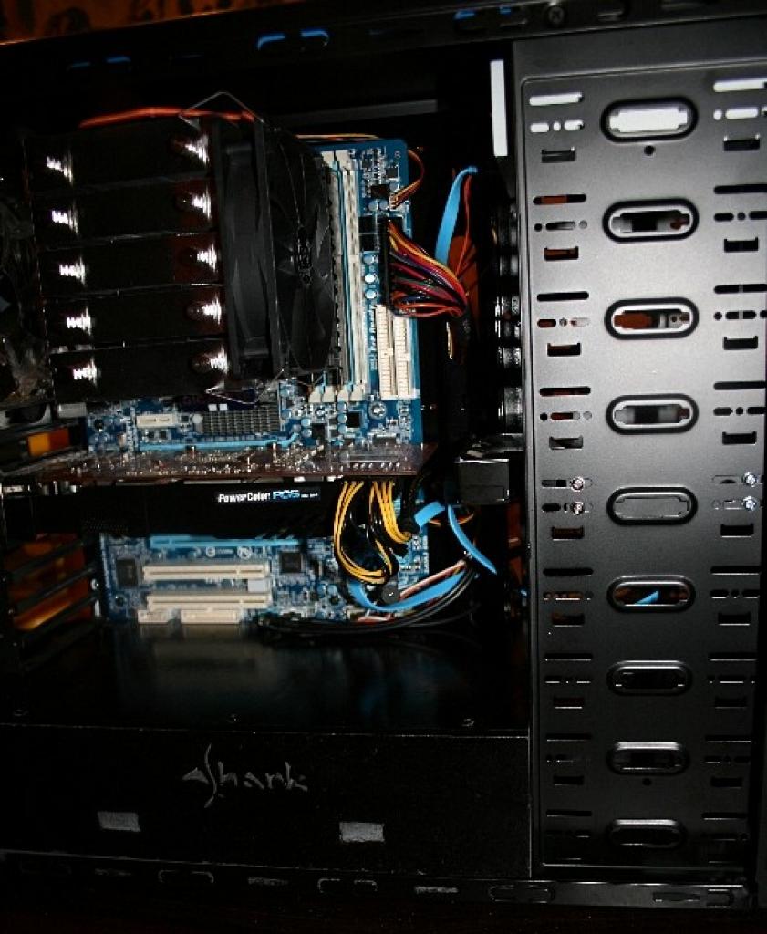 [17/06/2011] Shark: Lochblech, Sleeving und Beleuchtung von einem Casemod-Neuling (16)