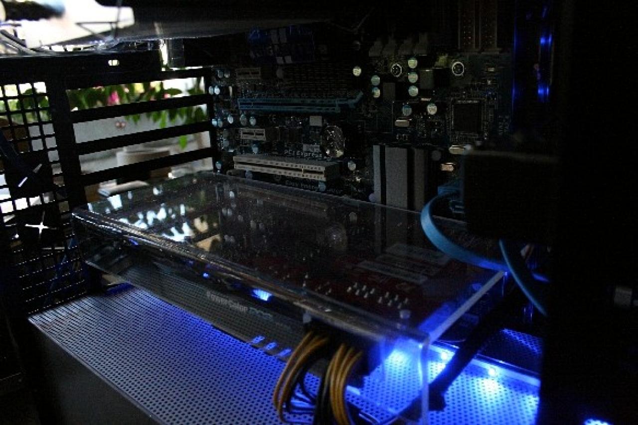 [17/06/2011] Shark: Lochblech, Sleeving und Beleuchtung von einem Casemod-Neuling (22)