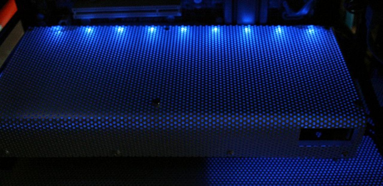 [17/06/2011] Shark: Lochblech, Sleeving und Beleuchtung von einem Casemod-Neuling (24)