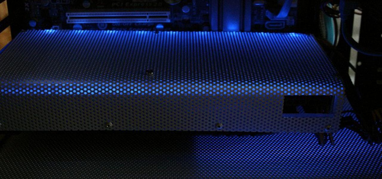 [17/06/2011] Shark: Lochblech, Sleeving und Beleuchtung von einem Casemod-Neuling (25)