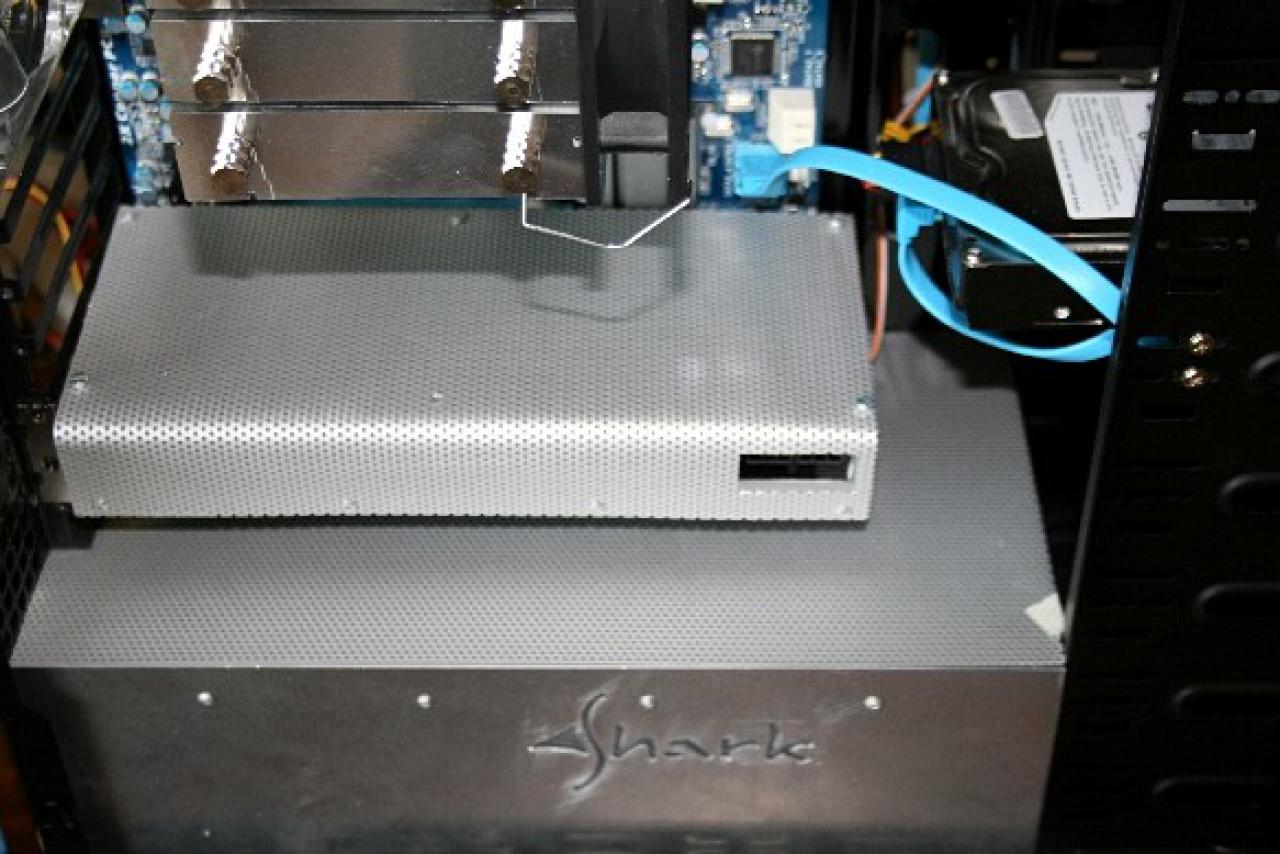 [17/06/2011] Shark: Lochblech, Sleeving und Beleuchtung von einem Casemod-Neuling (28)