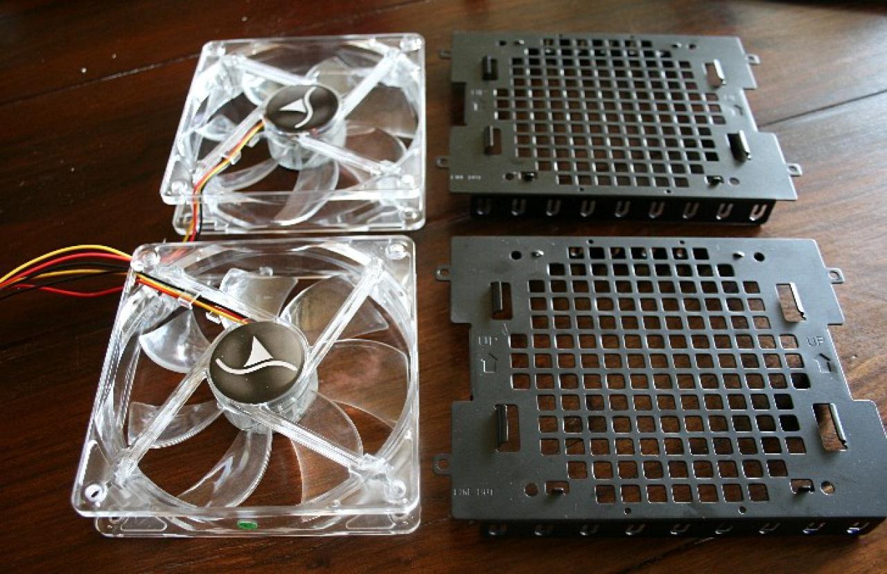 [17/06/2011] Shark: Lochblech, Sleeving und Beleuchtung von einem Casemod-Neuling (42)