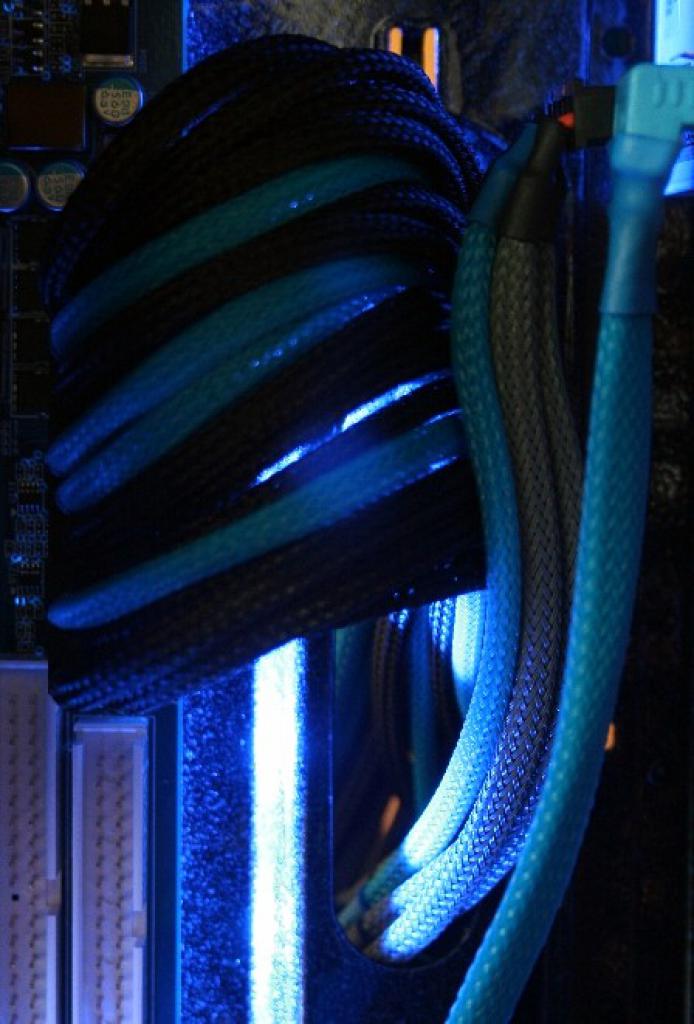 [17/06/2011] Shark: Lochblech, Sleeving und Beleuchtung von einem Casemod-Neuling (56)
