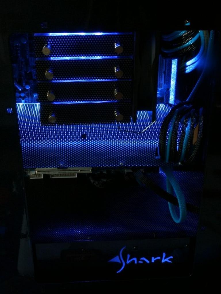 [17/06/2011] Shark: Lochblech, Sleeving und Beleuchtung von einem Casemod-Neuling (63)