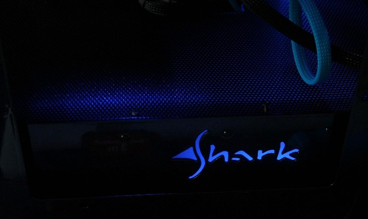[17/06/2011] Shark: Lochblech, Sleeving und Beleuchtung von einem Casemod-Neuling (64)