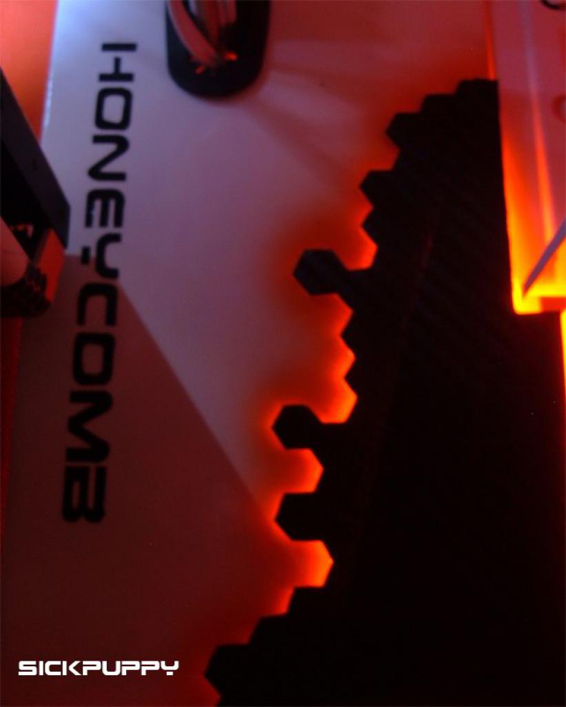 [09/06/2011] Update vom 10.6.2011: Contest-Casemod: NXZT Phantom in weiß-oranger Bienenwaben-Optik von Sickpuppy (17)