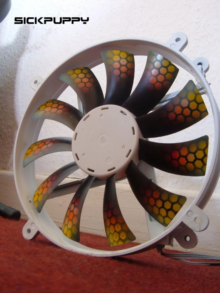 [09/06/2011] Update vom 10.6.2011: Contest-Casemod: NXZT Phantom in weiß-oranger Bienenwaben-Optik von Sickpuppy (22)