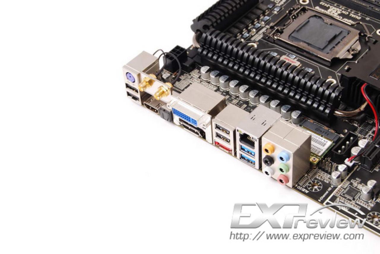 [18/07/2011] Zotac zeigt Mainboard mit 26 Phasen (7)