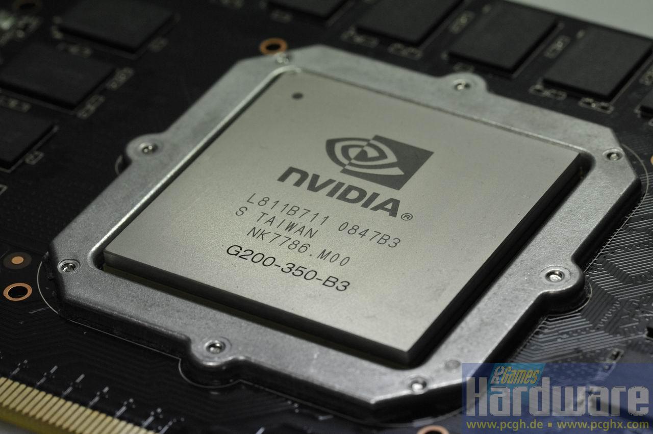 [14/07/2011] GT200-350-B3: Im Januar 2009 folgt die Geforce GTX 285, ebenfalls mit einem 55-Nanometer-Chip. Technisch tut sich nichts, die Frequenzen steigen von 602/1.296/1.107 auf 648/1.476/1.242 MHz