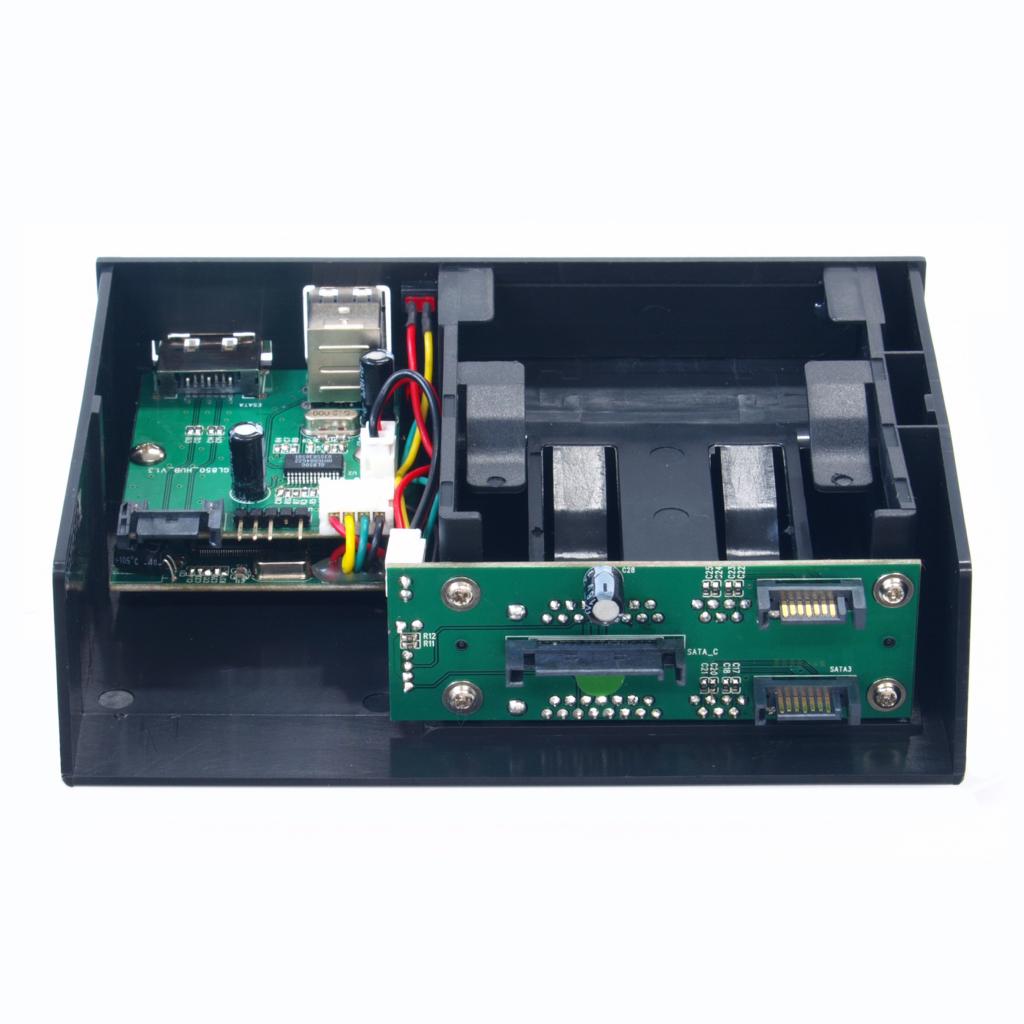 [04/07/2011] Scythe stellt Kama Rack vor: Multifunktionspanel mit SSD-Wechselschacht (14)