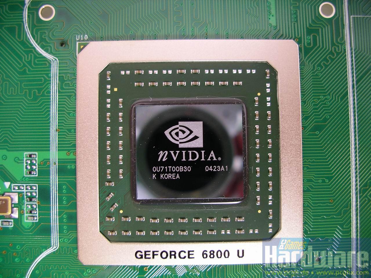 [14/07/2011] NV40: Wie Phönix aus der Asche erhebt sich Nvidia mit der Geforce 6800 Ultra, denn die Karte beherrscht das Shader Modell 3.0 und rennt als seltene Extreme-Version mit 425/600 MHz; die PCI-Express-Pendants auf Basis des NV45 bieten erstmals SLI für die Kopplung zweier Geforce-Karten
