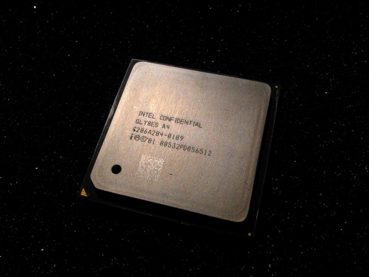 [12/07/2011] [Platz 10 mit 9 Stimmen und 2,65 Prozent] Pentium 4 2,4 GHz: Die 