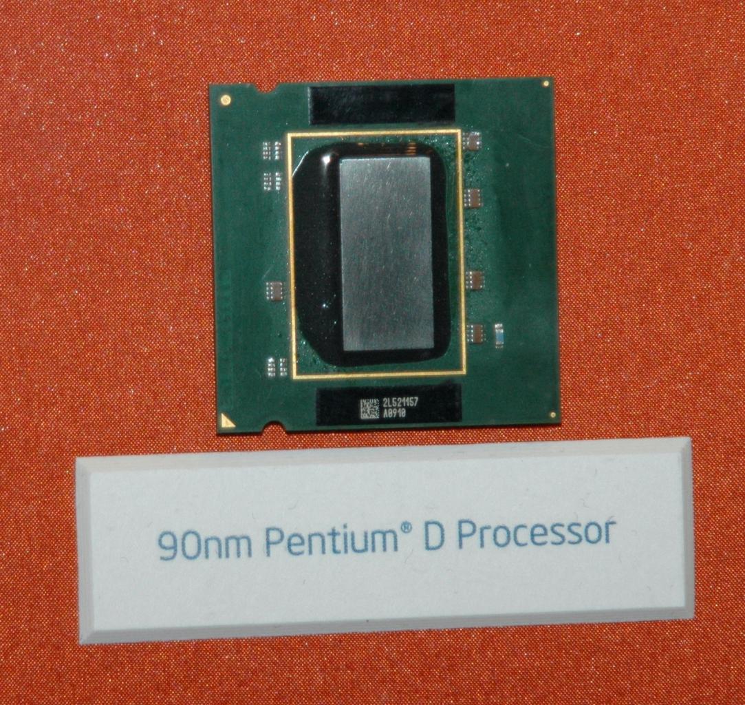 [12/07/2011] Pentium D 805: Mit einer Frequenz von 2,66 GHz und einer TDP von 