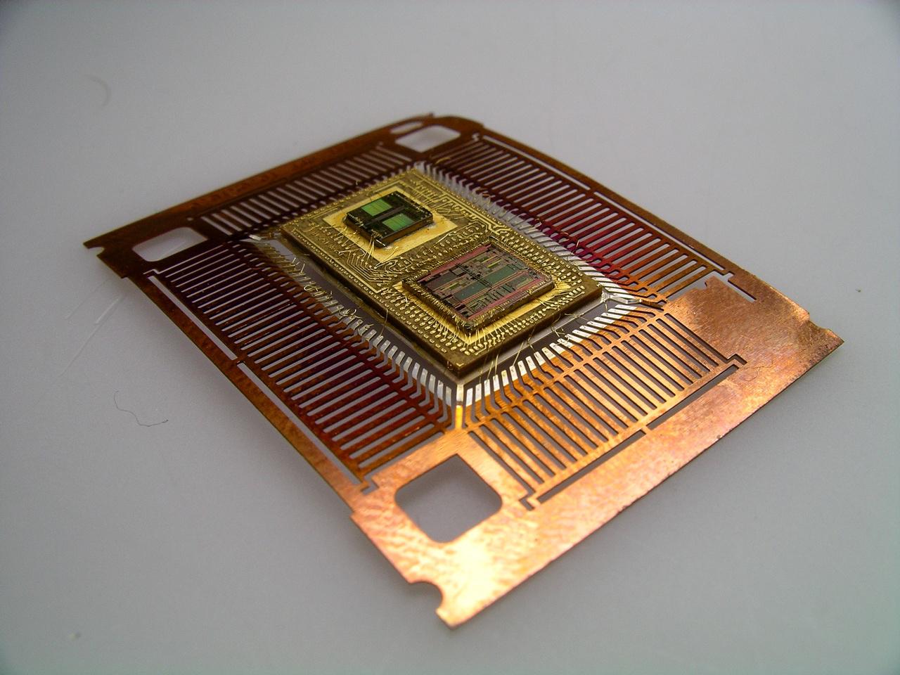 [12/07/2011] [Platz 11 mit 8 Stimmen und 2,35 Prozent] Pentium Pro: Der Chip für den Sockel 8 treibt den L2-Cache mit CPU-Takt an und nutzt erstmals Out-of-Order. Daher ist er pro Takt deutlich flotter als ein Pentium, der hohe Preis aber schreckt viele potenzielle Käufer ab