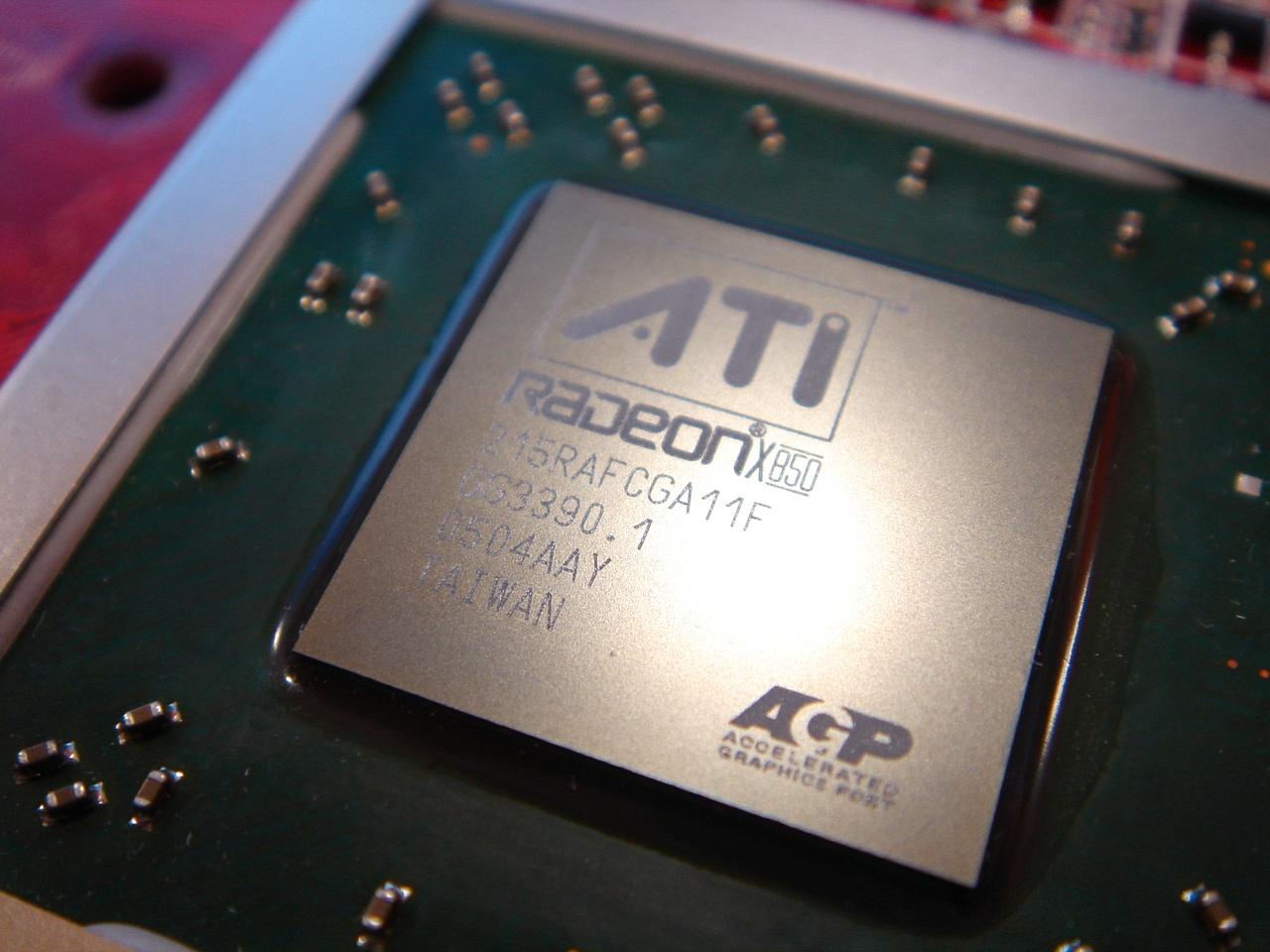 [13/07/2011] R481: Die schnellste AGP-Radeon ist die X850 XT-PE mit rasend schnellen 540/590 MHz - das markante Röhren des Lüfters ist ein jedem Redakteur der PC Games Hardware ein Begriff