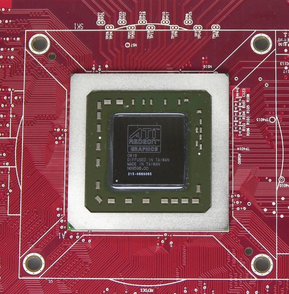 [13/07/2011] RV770: Die überraschende Anzahl von 800 ALUs und der GDDR5-Speicher machen die Radeon HD 4870 deutlich flotter als erwartet. Nvidia senkt erst den Preis der Geforce GTX 216, schiebt dann ein Modell mit 216 statt 192 ALUs hinterher, shrinkt sogar noch die GPU und vertraut auf ein PCB mit Spulenfiepen - bravo AMD!