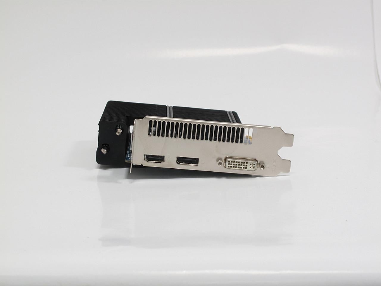 [04/07/2011] Sapphire Ultimate Radeon HD 6670 mit Passiv-Kühlung und Dirt 3 (3)