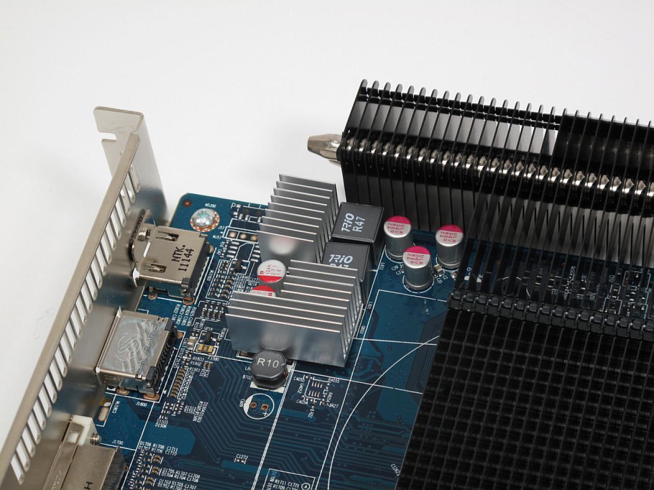 [04/07/2011] Sapphire Ultimate Radeon HD 6670 mit Passiv-Kühlung und Dirt 3 (5)