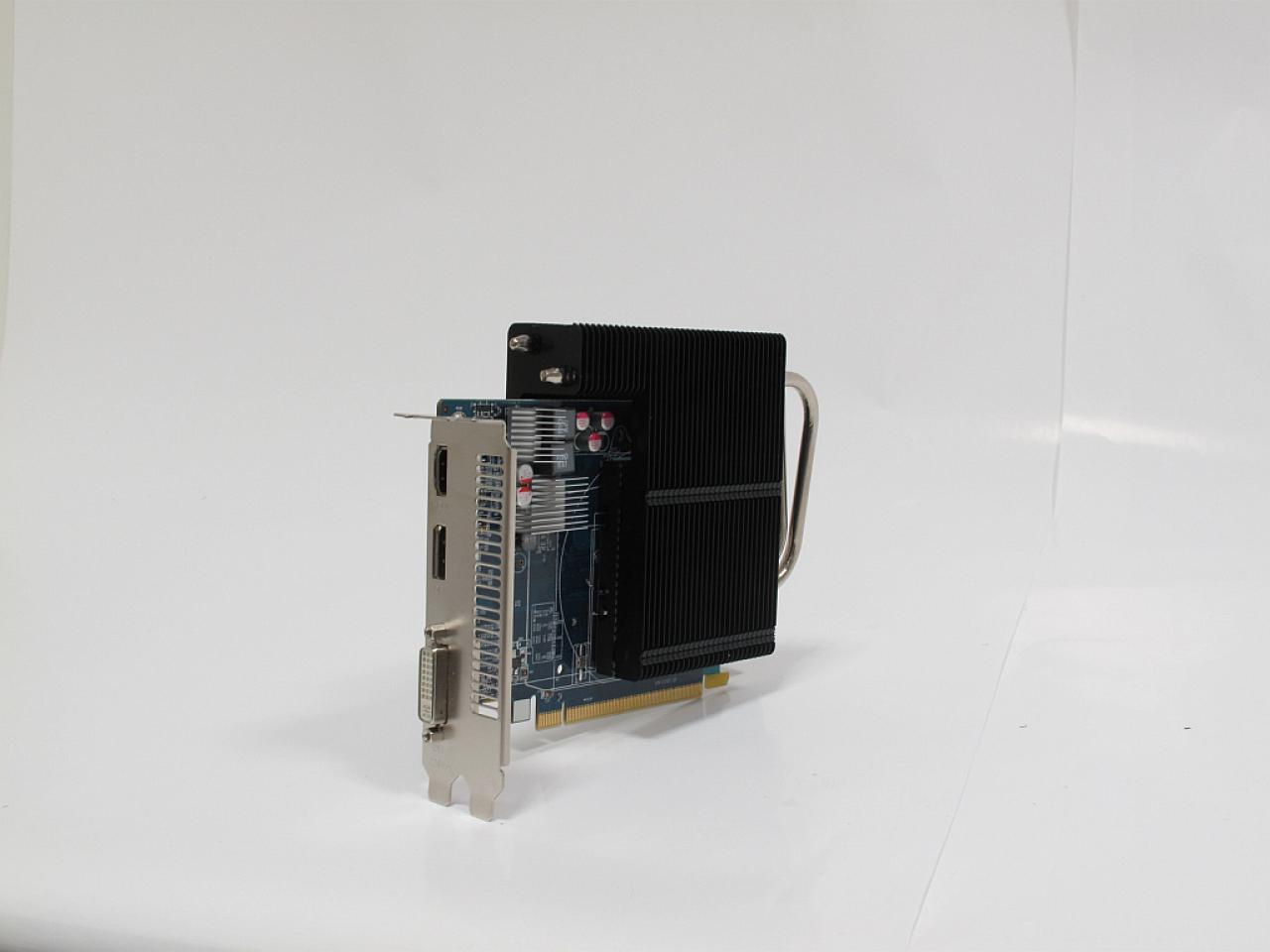 [04/07/2011] Sapphire Ultimate Radeon HD 6670 mit Passiv-Kühlung und Dirt 3 (7)