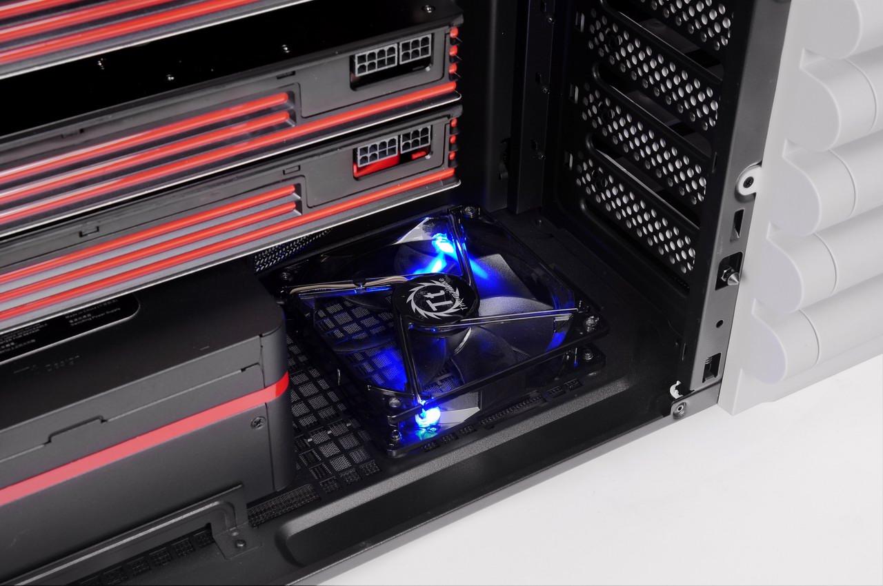 [30/07/2011] Thermaltake Level 10 GT: Snow White (14)
