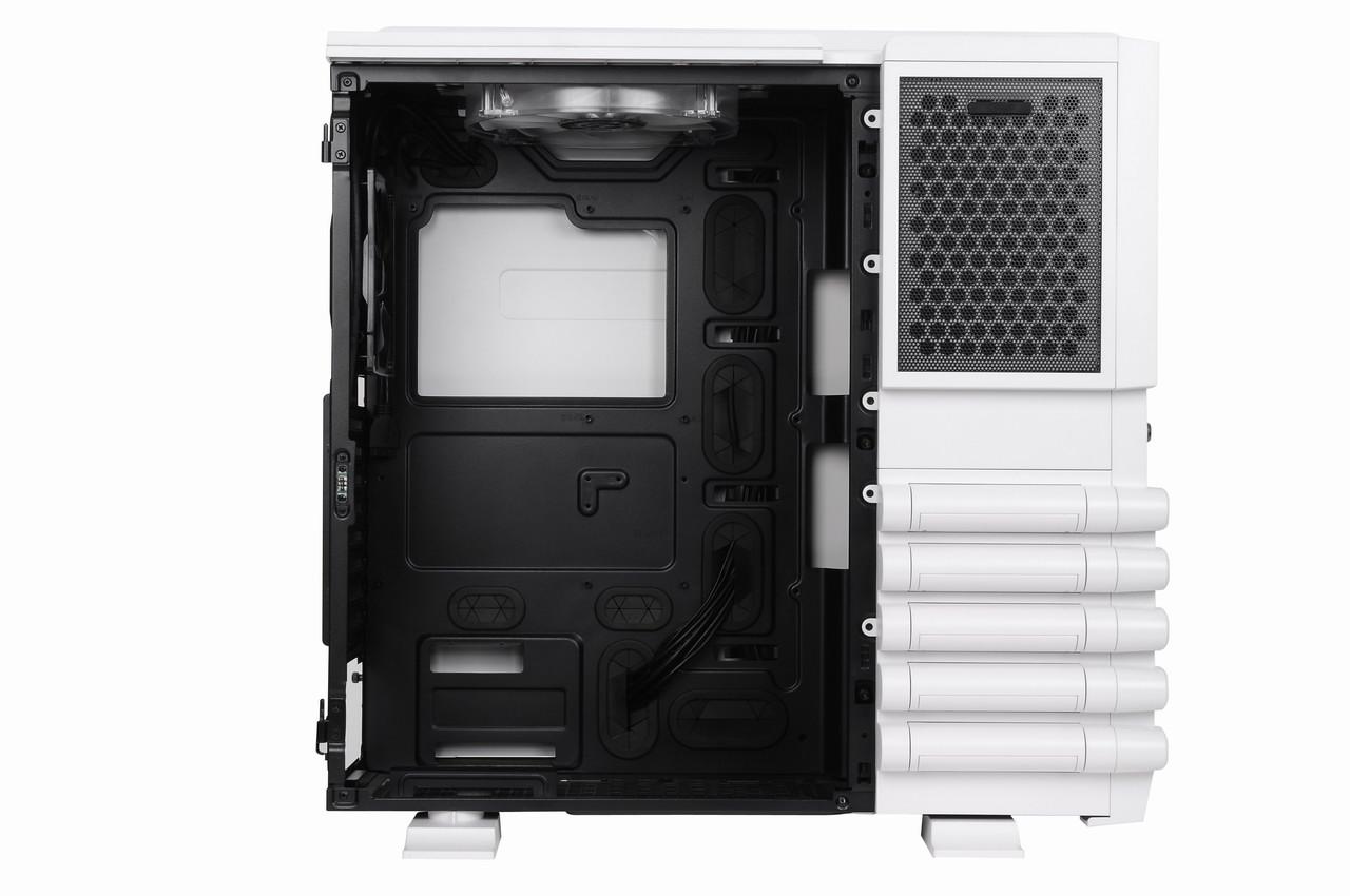 [30/07/2011] Thermaltake Level 10 GT: Snow White (21)
