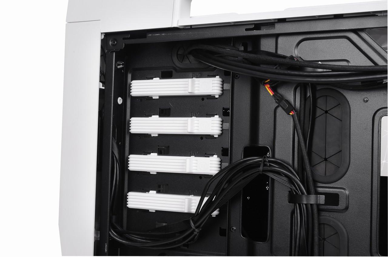 [30/07/2011] Thermaltake Level 10 GT: Snow White (28)