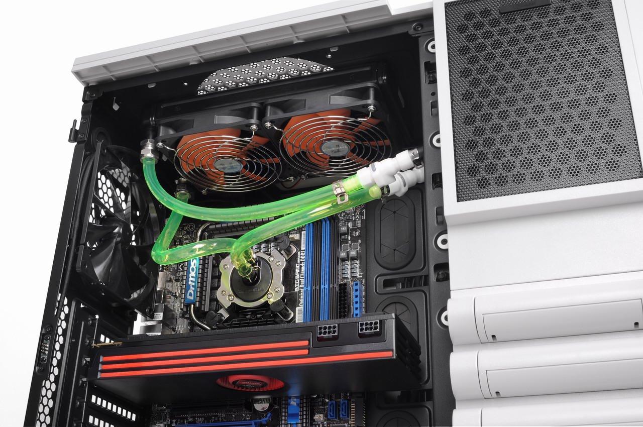 [30/07/2011] Thermaltake Level 10 GT: Snow White (38)
